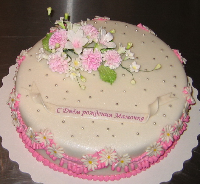 Праздничный торт: цветы из мастики, букет из мастики